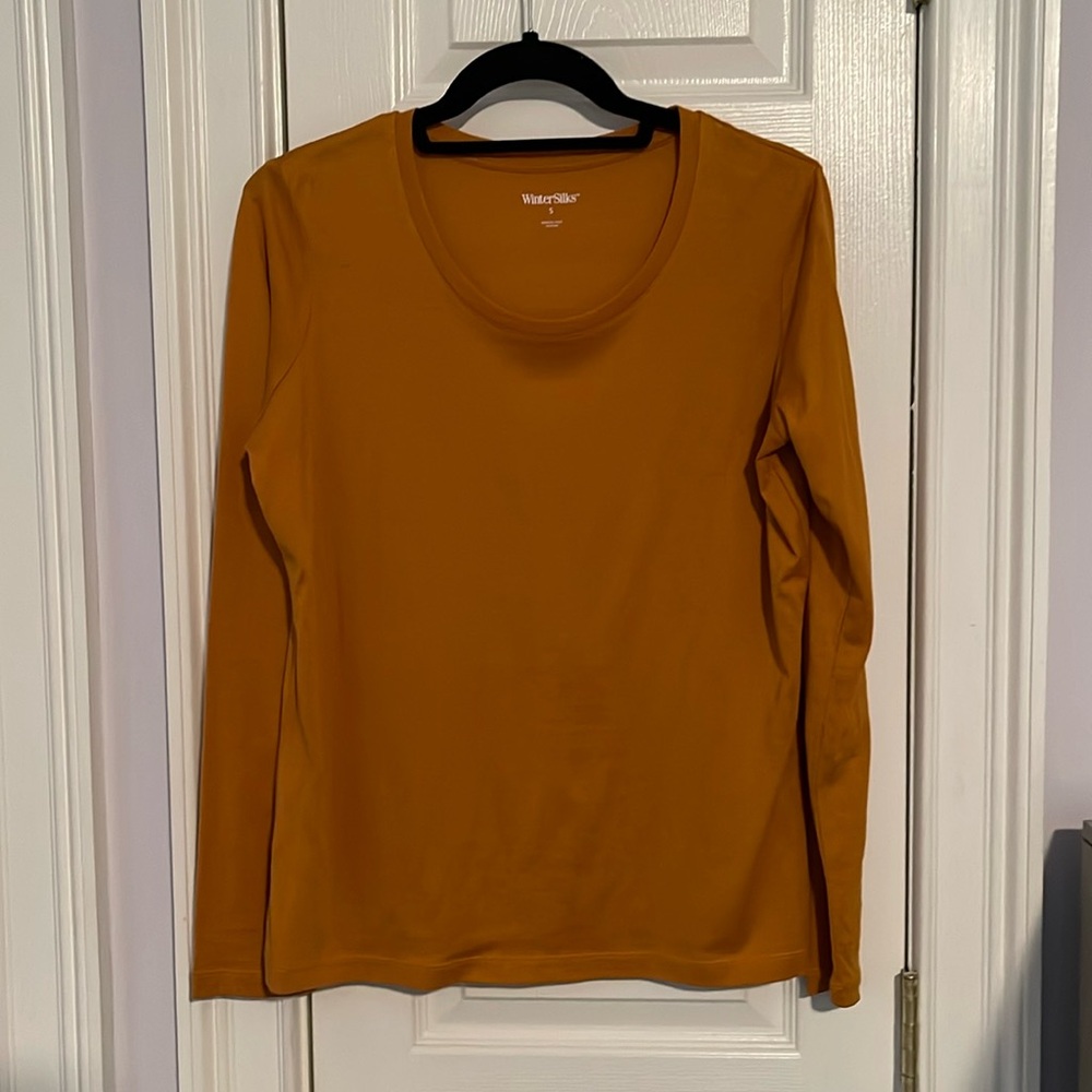 Women’s long sleeve scoop neck tee